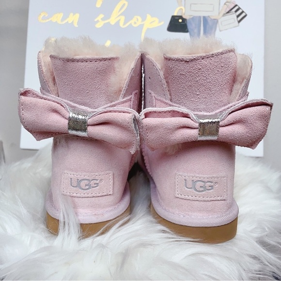 UGG big kid size 4 pink star and bow bootie - Picture 5 of 11